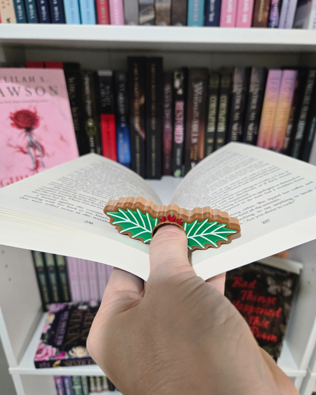 Holly Cookie Page Holder